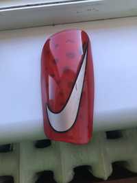 Защитные футбольные щитки с держателями Nike Mercurial Lite red