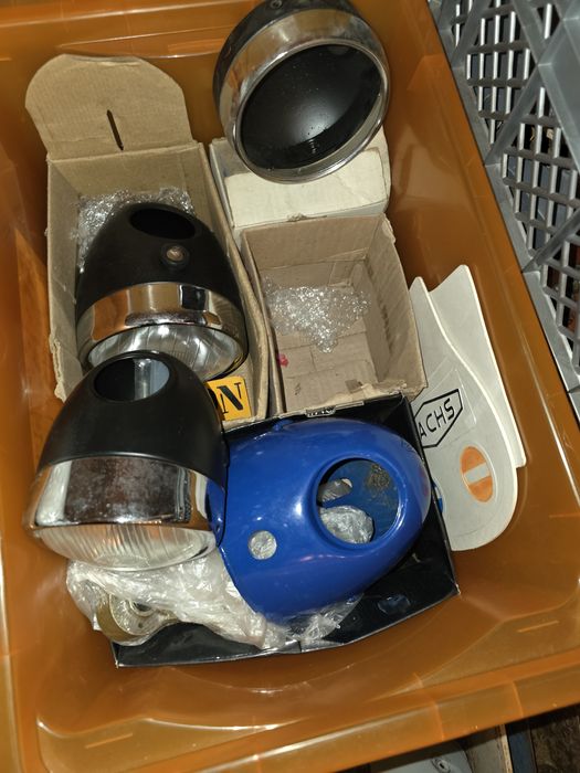 Conjunto 3 triciclos para restauro e várias peças extra