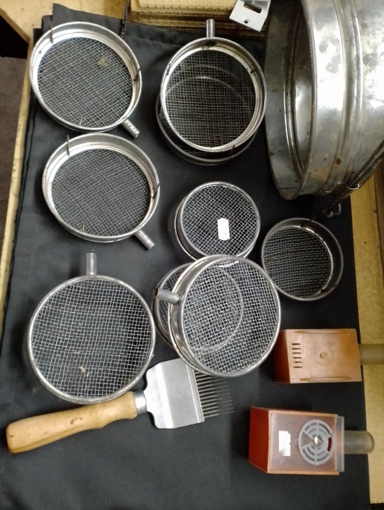 Izolator matki pszczelej, kołpak,sito do miodu,wosk,węza,pszczoły,ule,