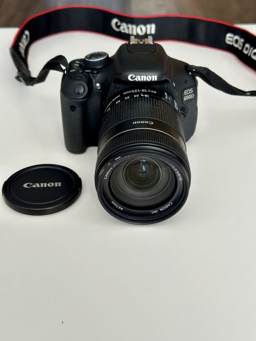 Дзеркальний фотоапарат Canon EOS 600D + об'єктив EF-S 18-135mm + сумка