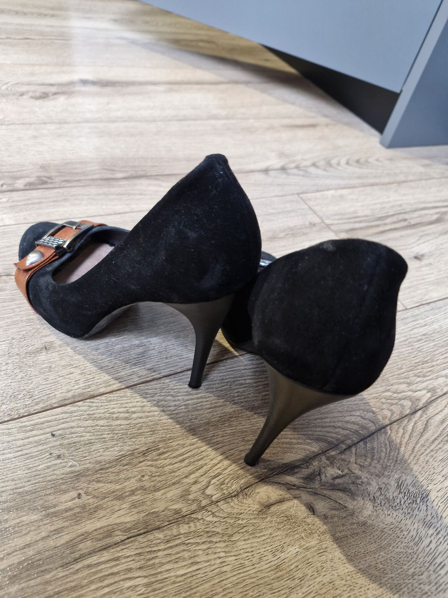 Buty Quazi 37  na obcasie odkryte palce
