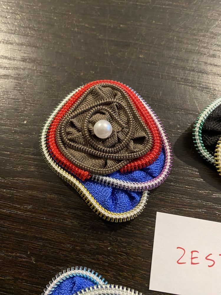 Broszki handmade z suwaków unikat zestaw 79