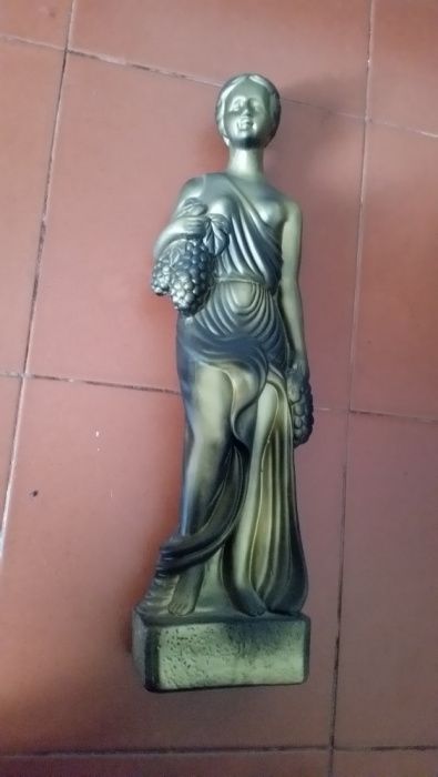 Escultura menina cor bronze!