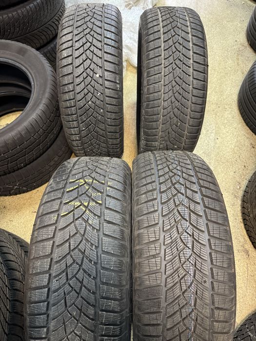 Шины б.у 225 55 R17 Goodyear UltraGrip Performance + 101V 4 шт