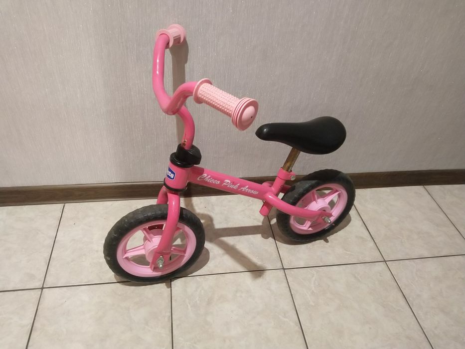 Rowerek biegowy Chicco różowy