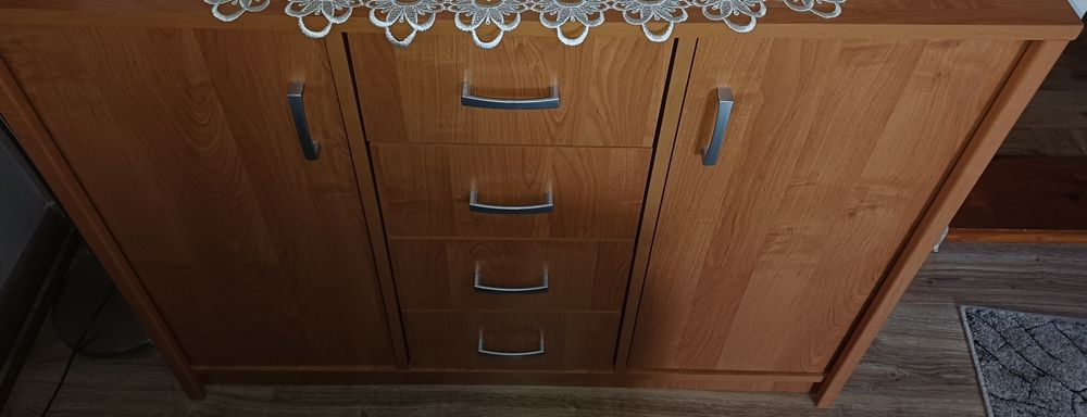 Komoda z szufladami i półkami