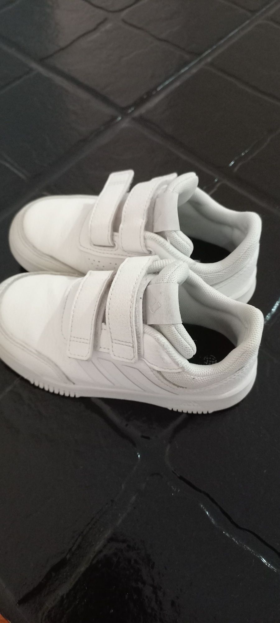 2 pares de Tenis tamanho 26 menino