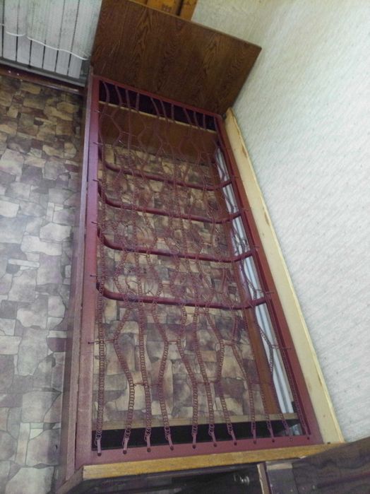 Кровать с матрасом