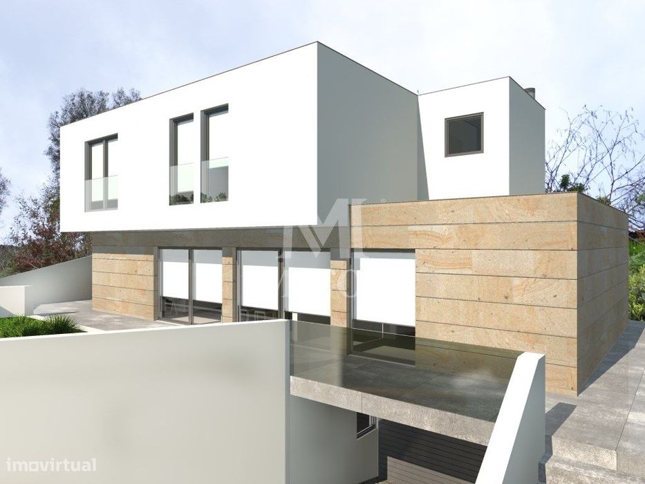 Terreno com Construção Iniciada para Moradia T3 em Lanheses