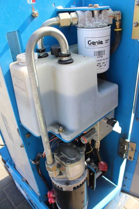 Genie GR20 podnośnik zwyżka samojezdny masztowy osobowy 8 m zwyżka jlg