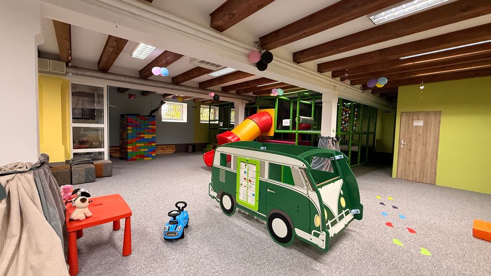 Dom Handlowy w Starym Młynie - Hostel - Hala produkcyjna - Bawialnia