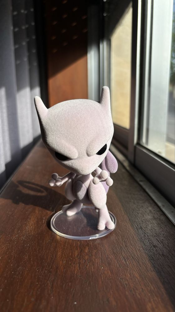 Funko Pop 581 Mewtwo (flocked)