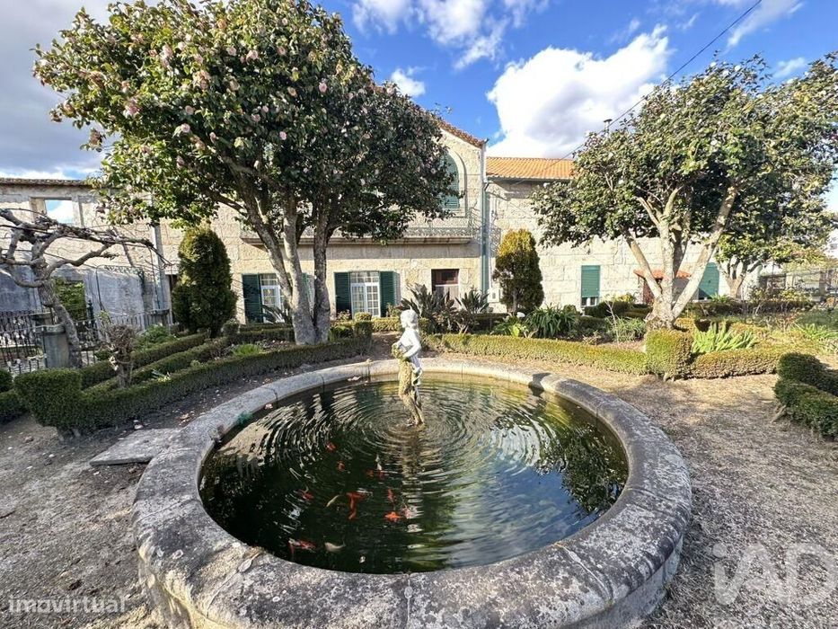 Casa / Villa em Moimenta da Serra e Vinhó de 360,00 m2