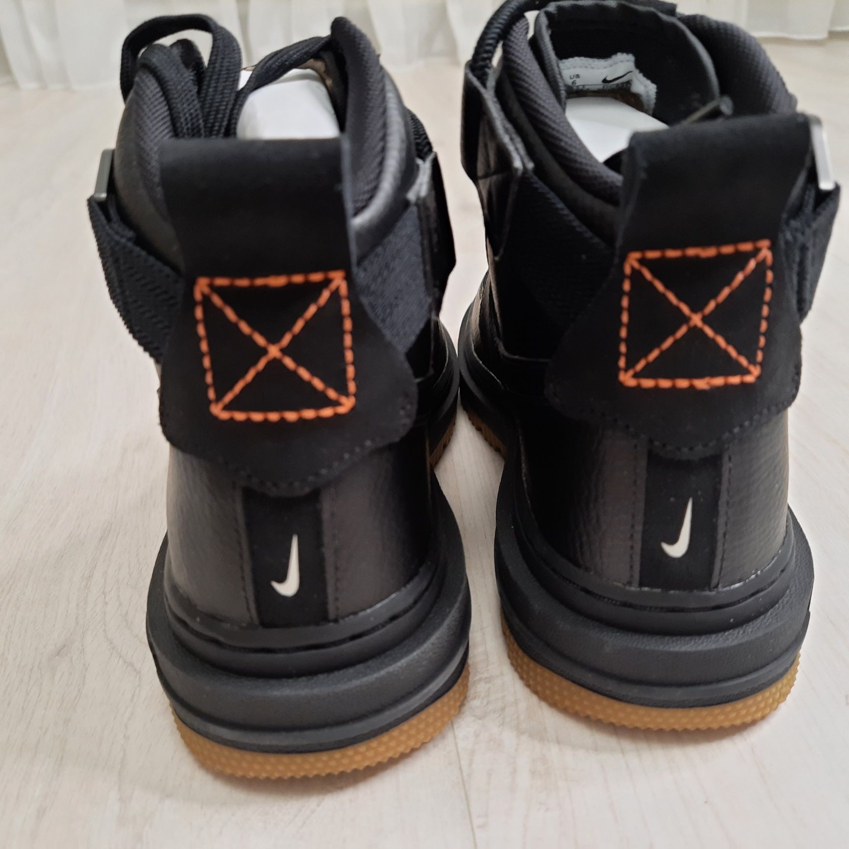 Оригінальні жіночі кросівки NIKE AIR FORCE 1 UTILITY 2.0 GUM BLACK DC3