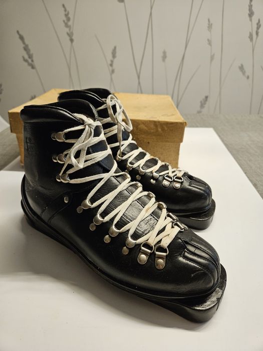 Skórzane buty narciarskie prl