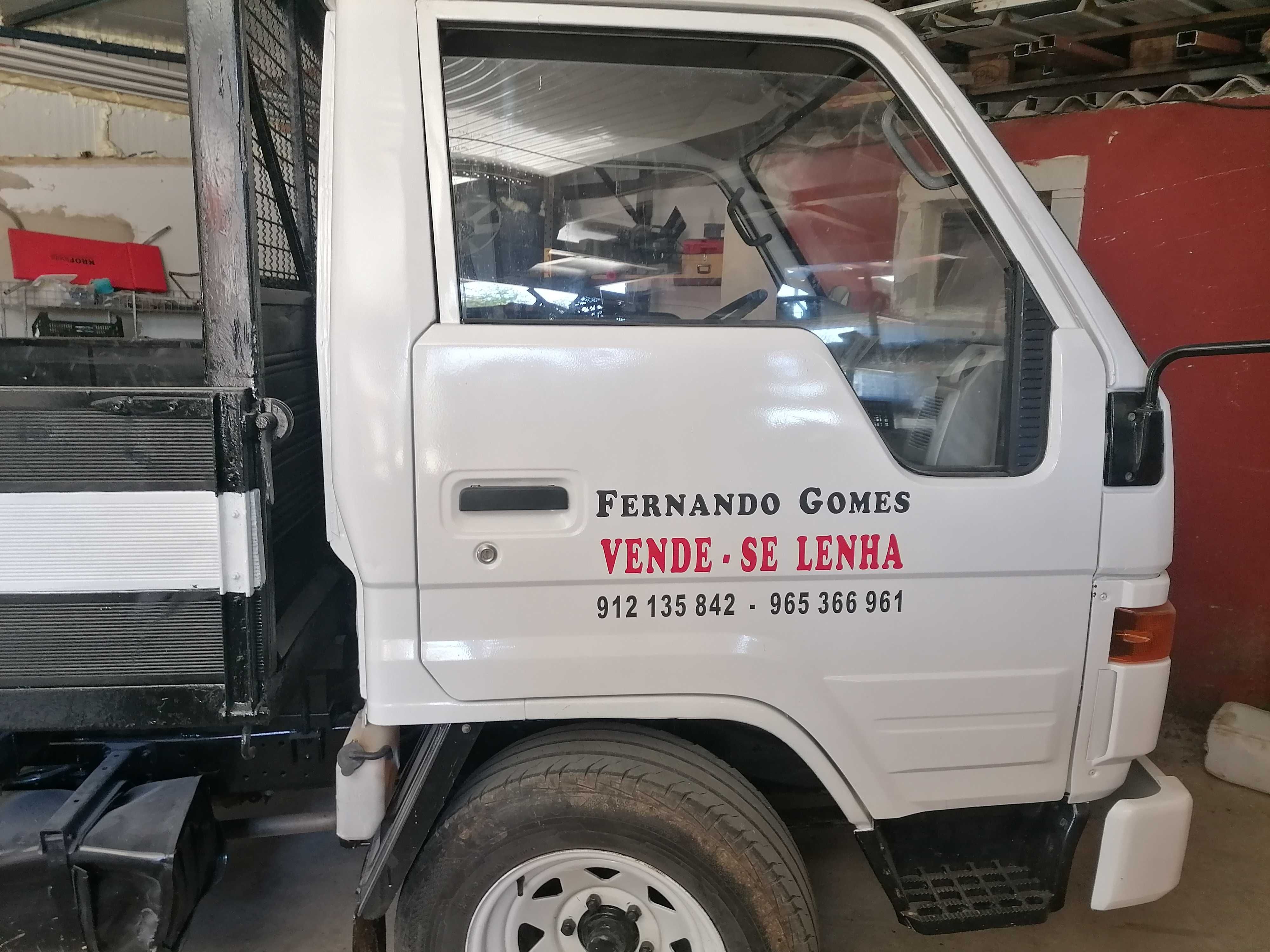 Vende se lenha de várias qualidades