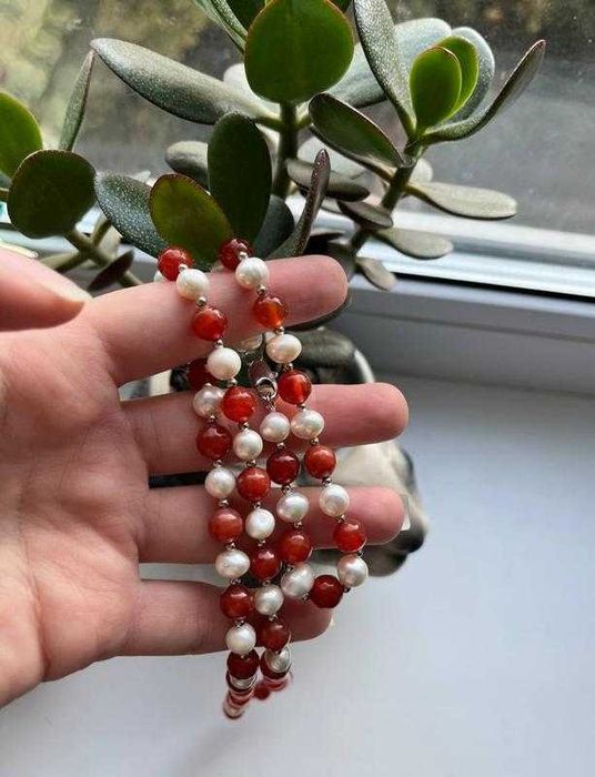 Красивый набор колье и браслет жемчуг и сердолик 45см