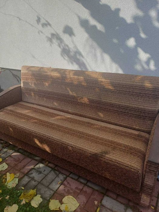 wersalka rozkładana z skrzynią na pościel