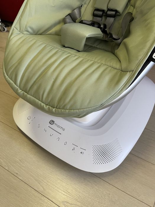 Заколісуючий центр 4Moms MamaRoo 5.0