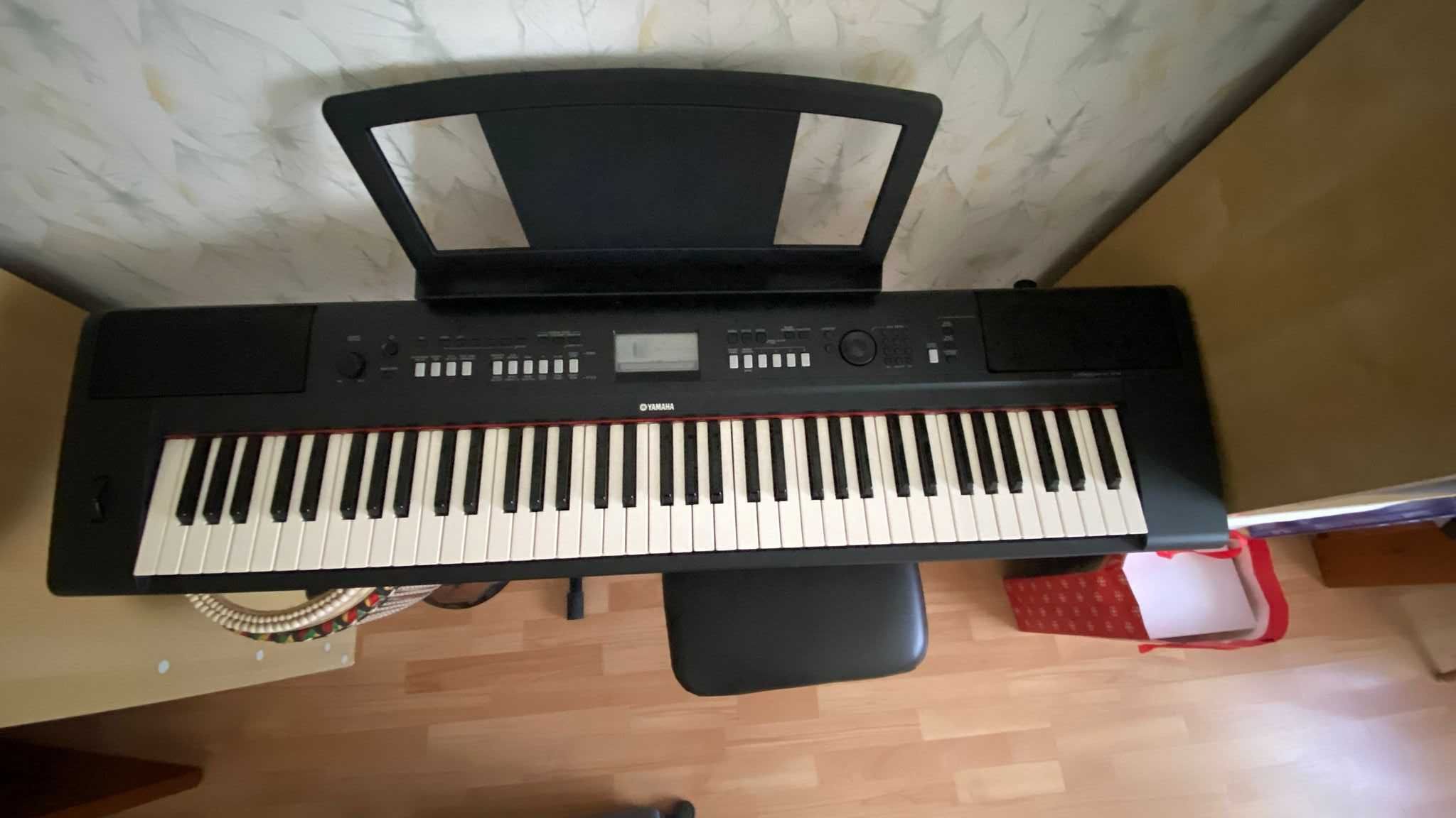 Banco + Suporte + Piano Yahama Piaggero NP-V60