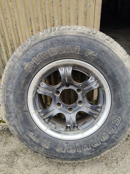 Quatro jantes 15 com pneus usados