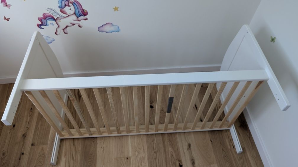 Łóżeczko dziecięce i niemowlęce Hampton Cot Bed 140×70