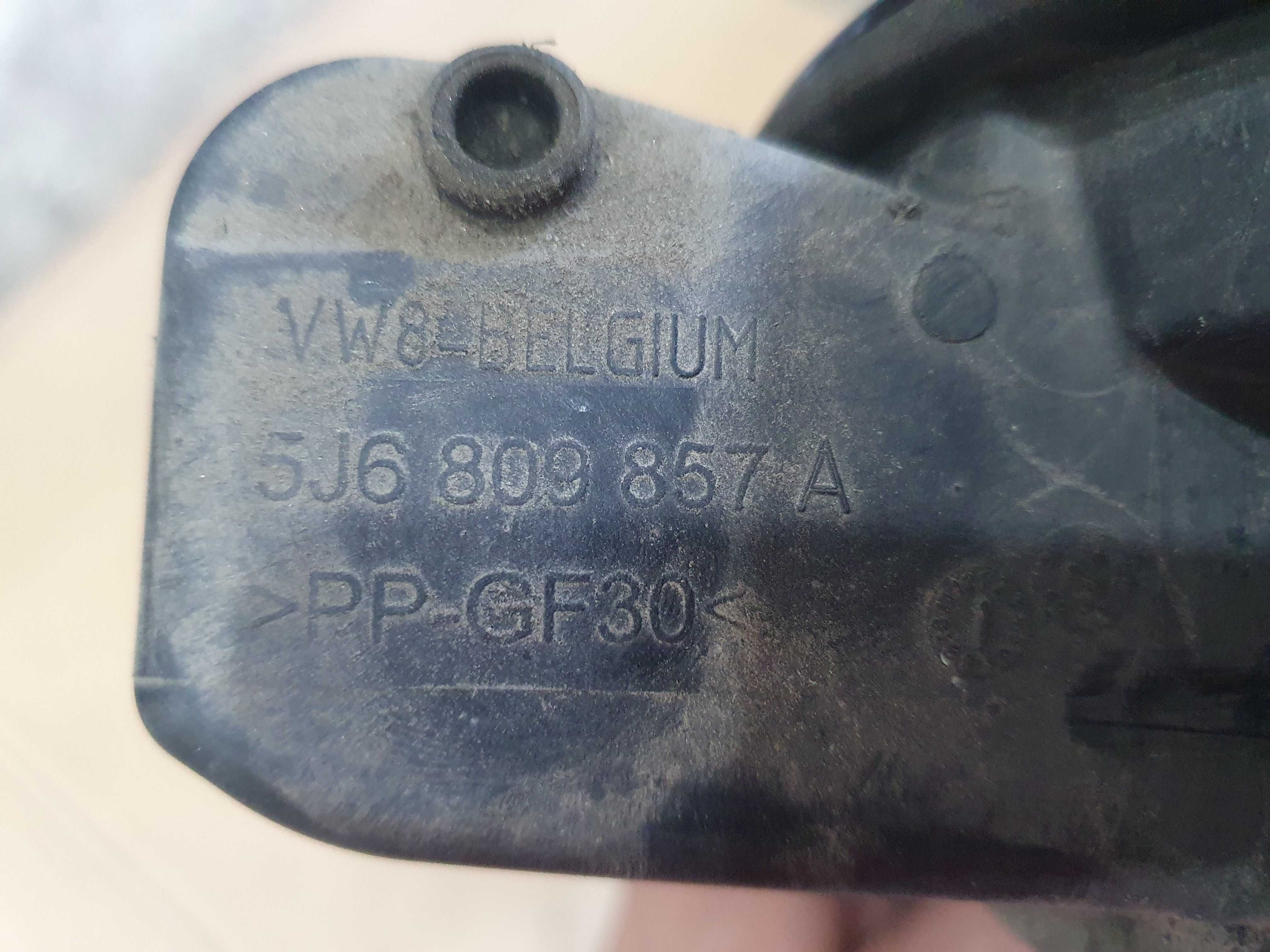 Klapka wlewu paliwa Skoda Fabia 2 hatchback lakier 9910