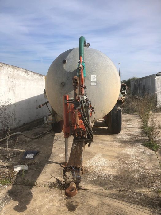 Cisterna/Depósito Reboque com Bomba