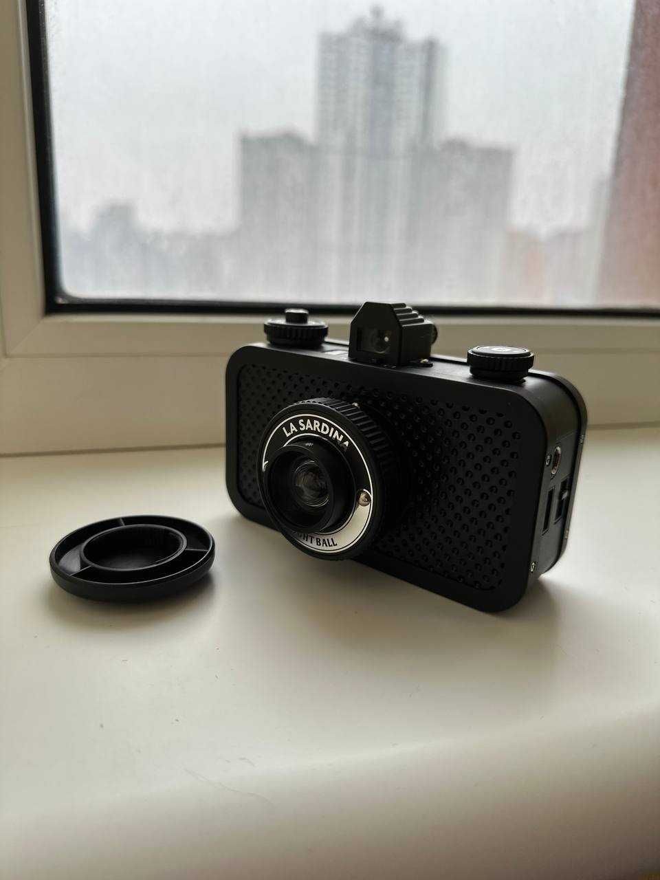 Продаю плівкову камеру La Sardina Camera 8Ball