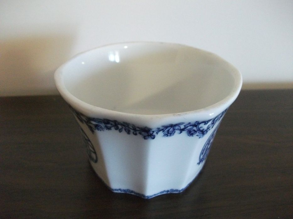 Saleiro de estilo da marca Conventual Porcelanas