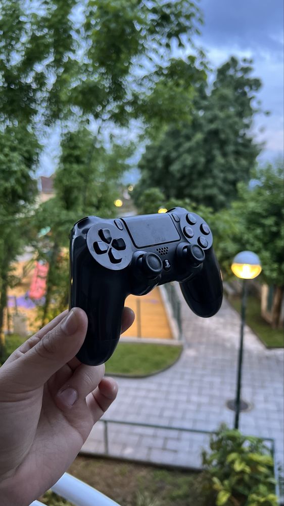 Playstation 4 (1TB) Com Caixa