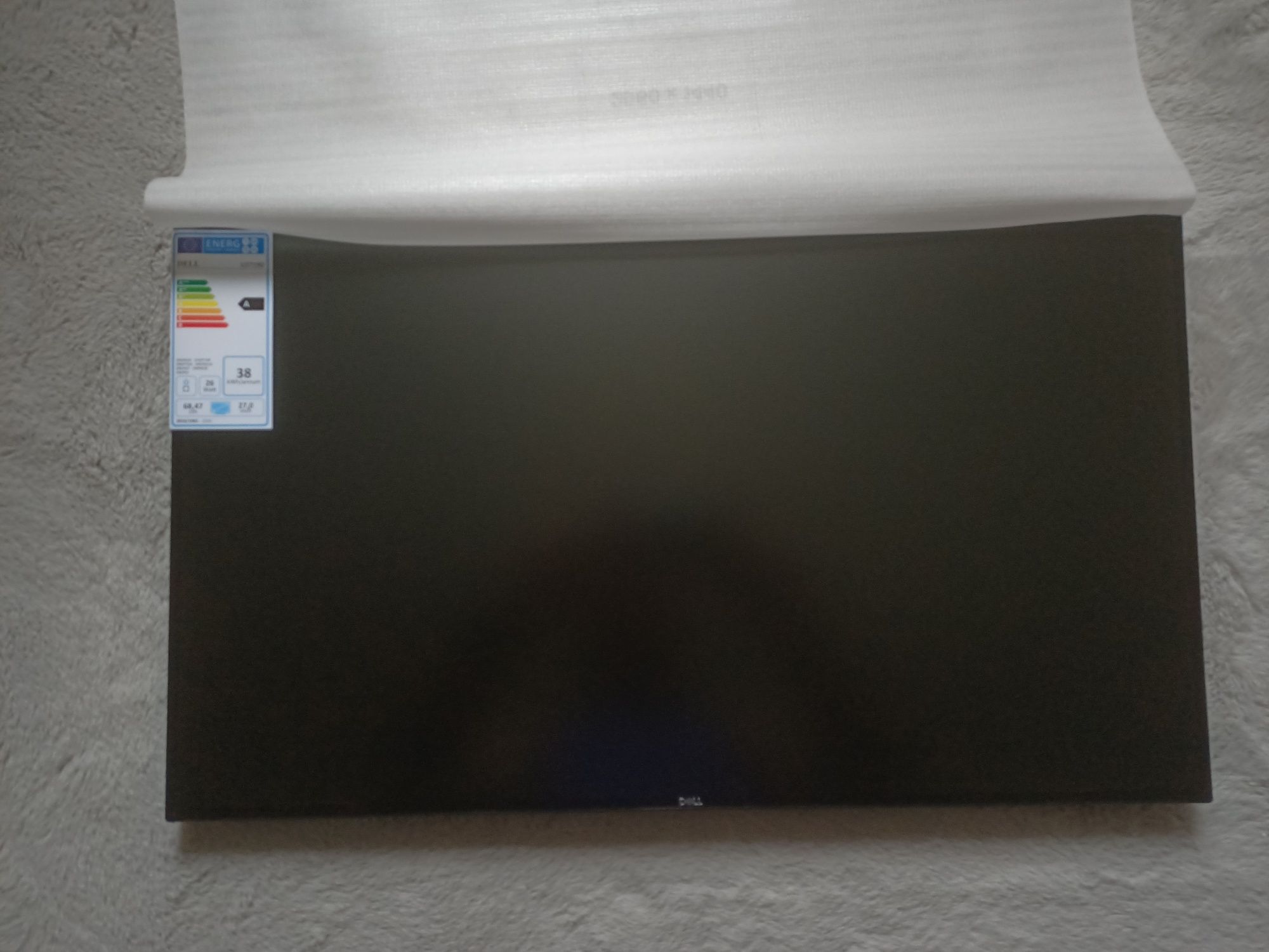 Dell U2719D

Monitor 27"