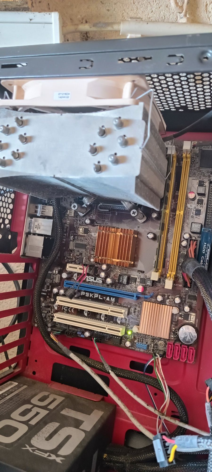 Computador com torre e monitor asus