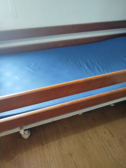 Vendo cama elétrica articulada