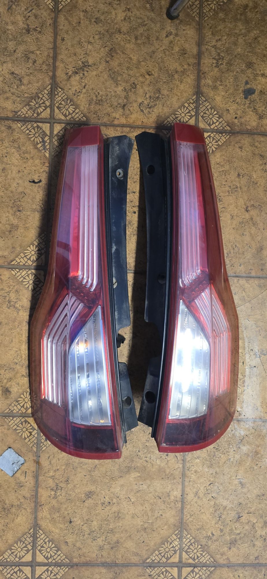 Lampa  lewa prawa tył tylna Citroen C4 Grand Picasso 2011r