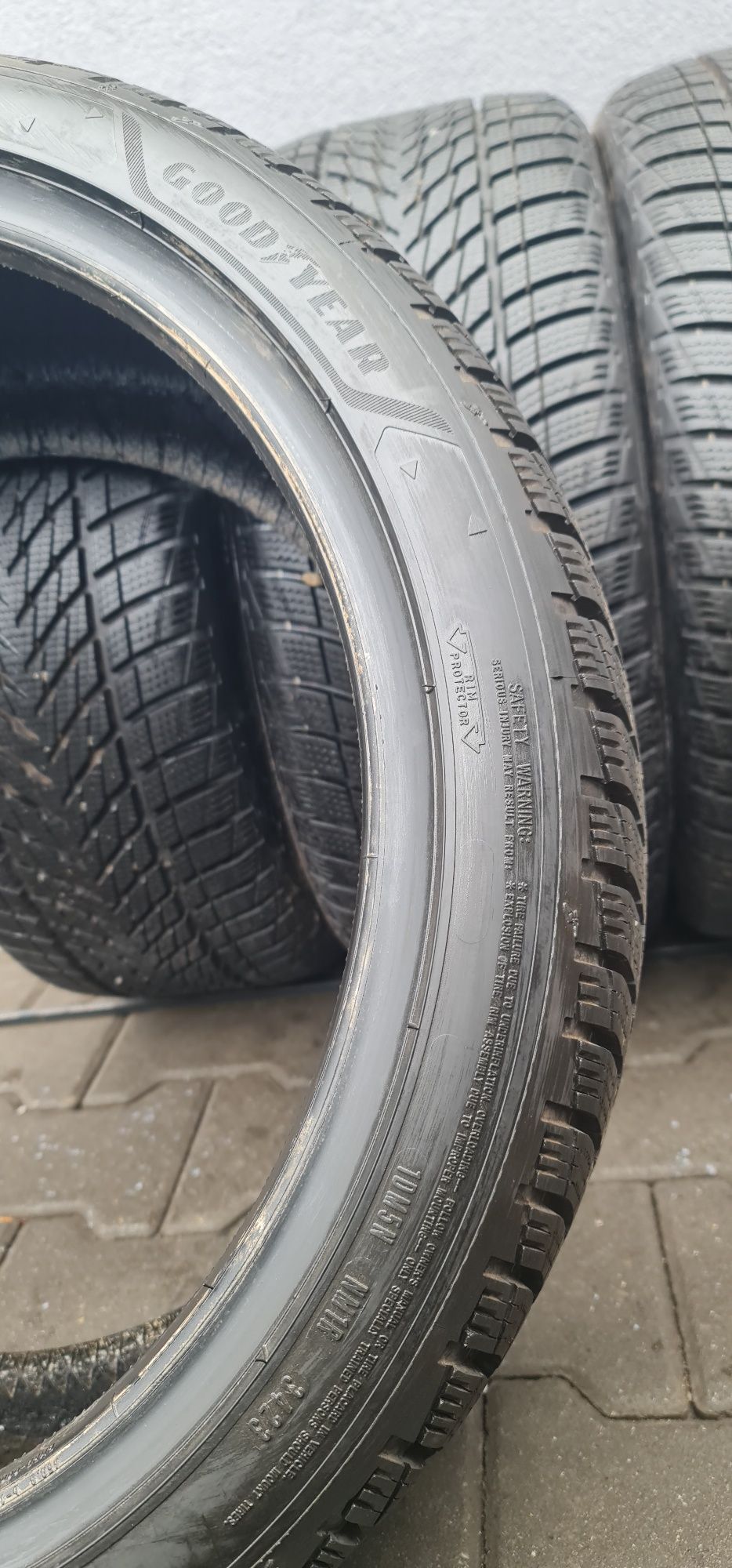 225/40/18 Goodyear