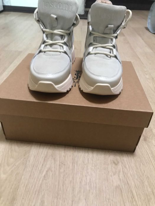 продам кросовки женские 37