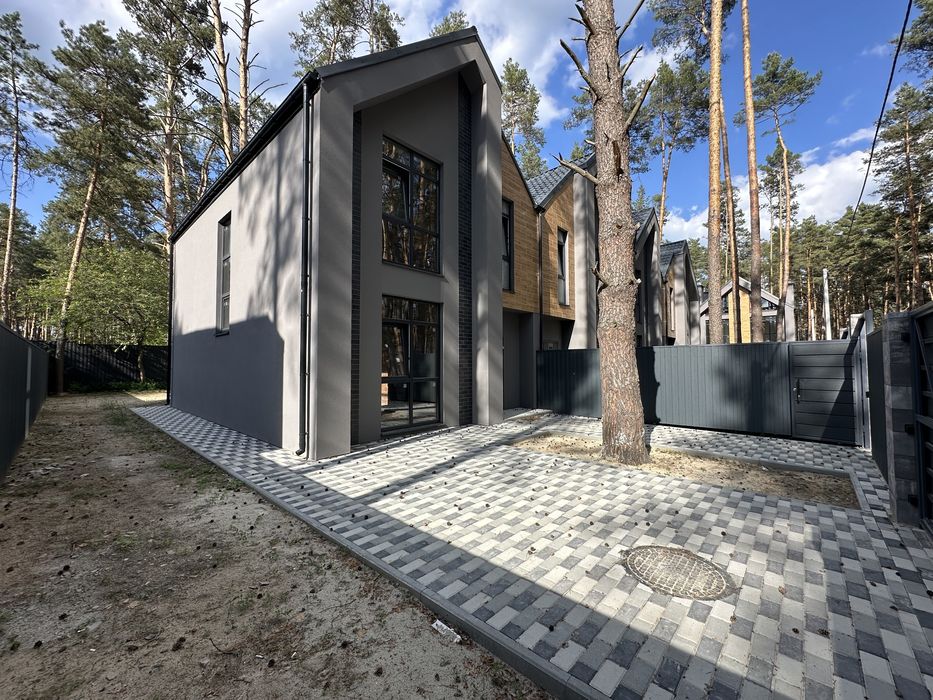 Таунхаус з великою земельною ділянкою. Є розтермінування