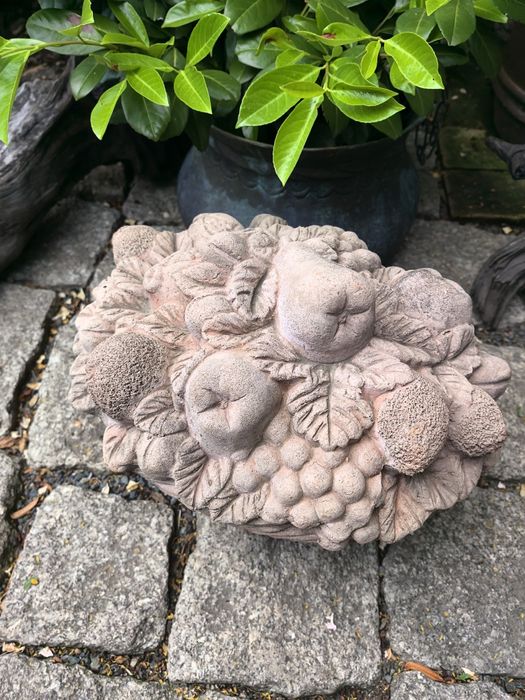 Ozdoba z terakoty, duży kosz z owocami, Terracotta Archeo di Impruneta