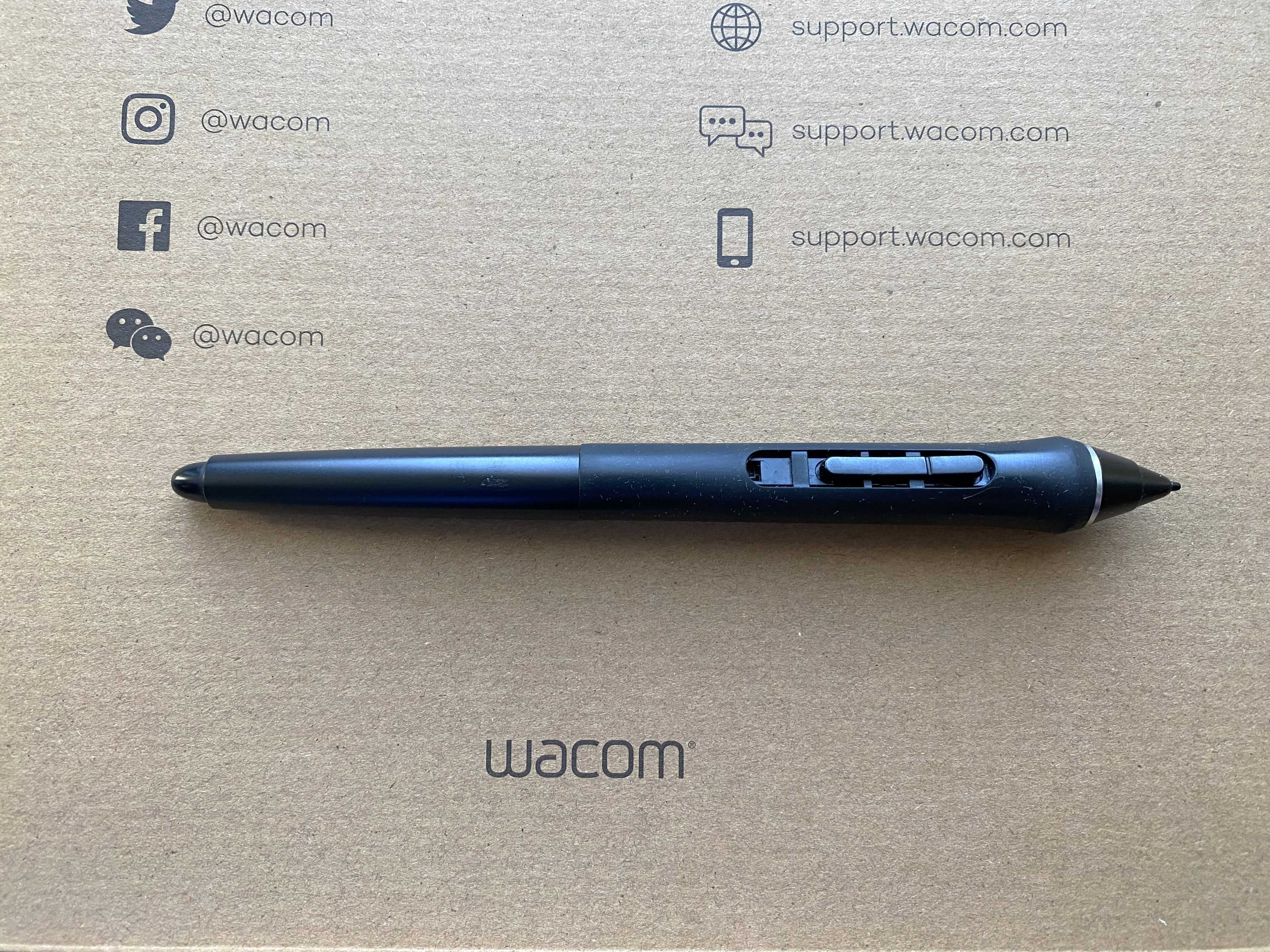 Tablet graficzny Wacom Cintiq 16 + podstawka