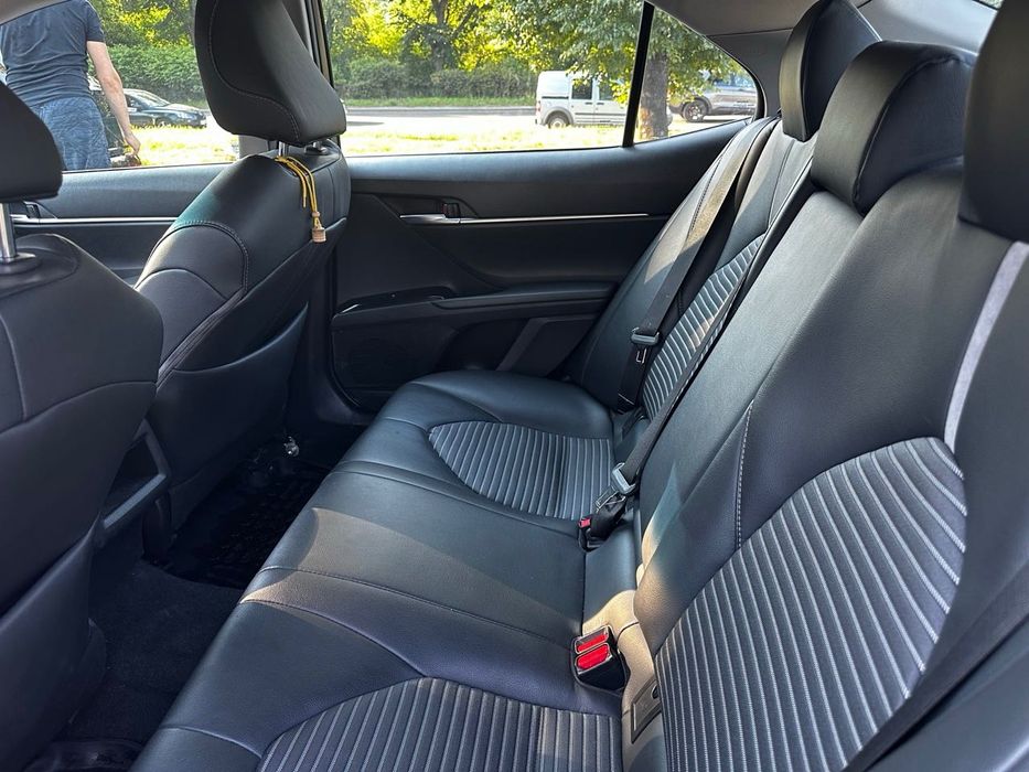 Оренда авто з водієм / Toyota Camry