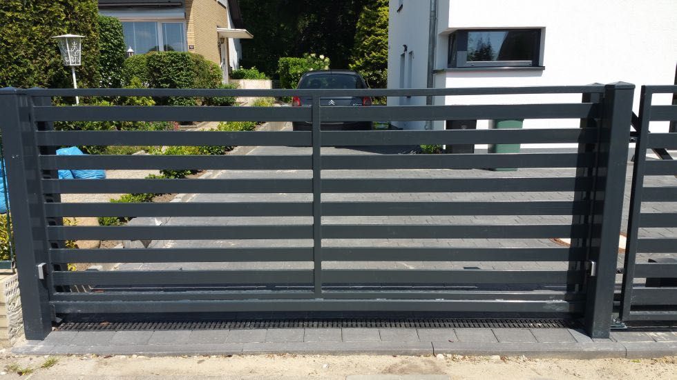 Balustrady, ogrodzenia, bramy ze stali czarnej i nierdzewnej
