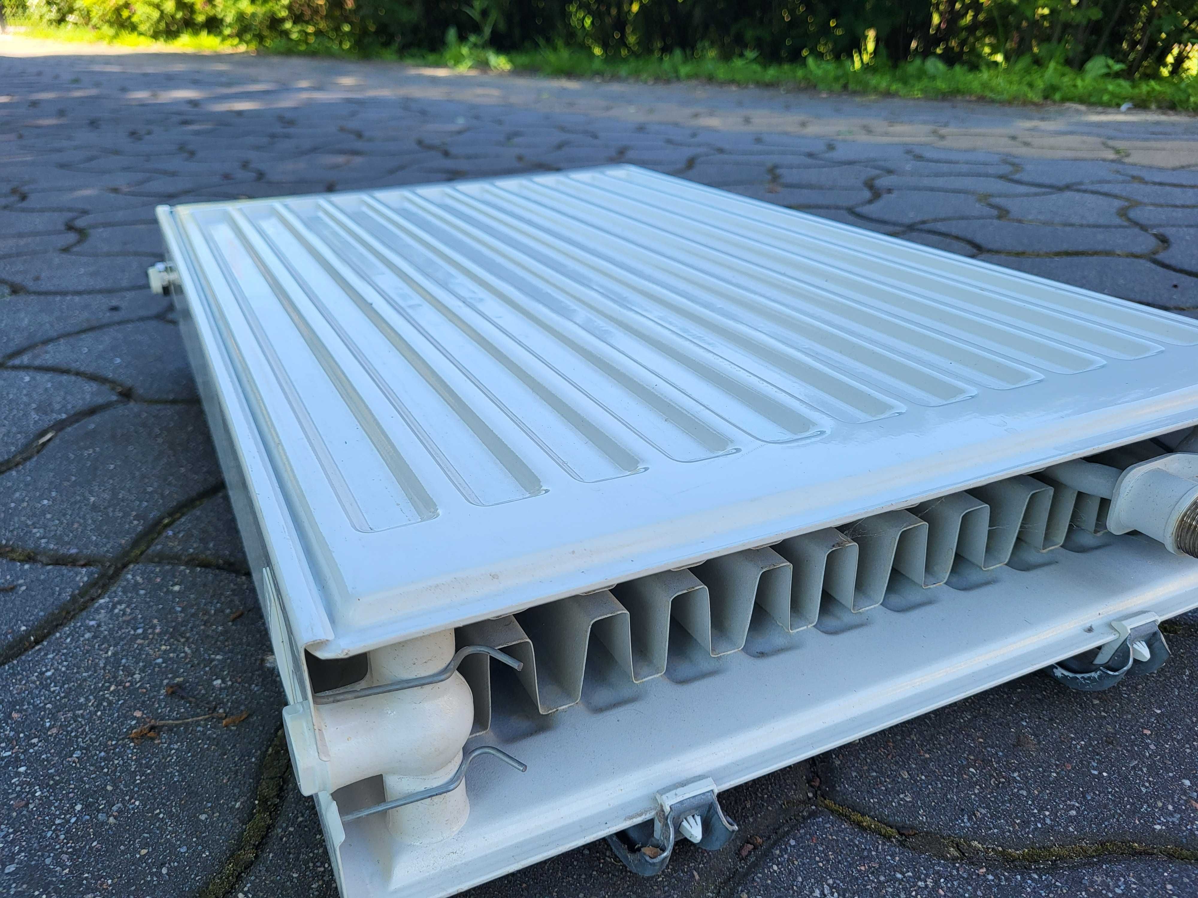 Purmo Plan Compact 400x600 nowy ze wspornikami zaworami