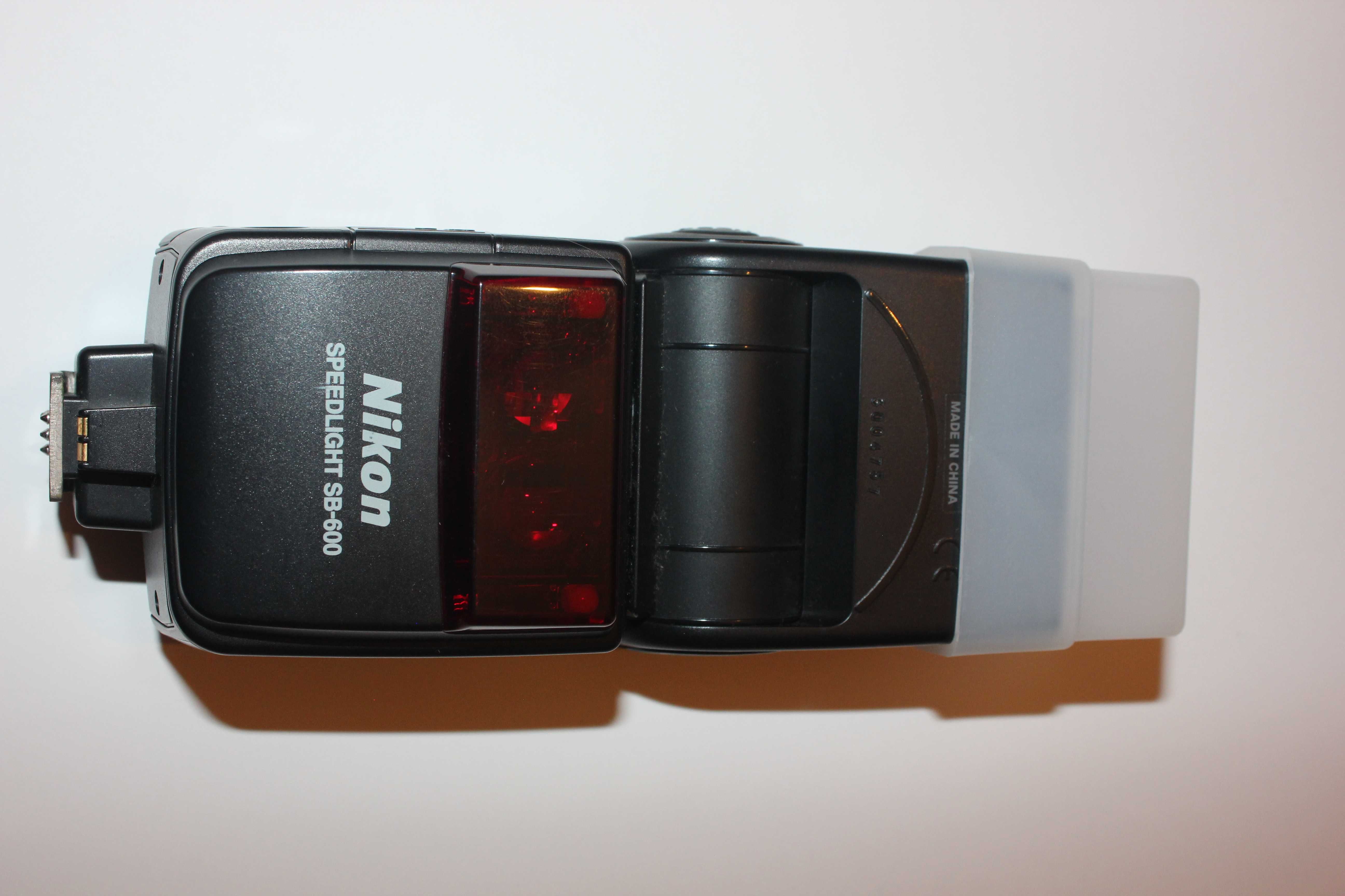 Nikon D5200 com Lentes Nikon 18-55mm e Tokina 11-16mm mais Acessórios!