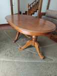 Mesa de jantar em madeira e 5 cadeiras