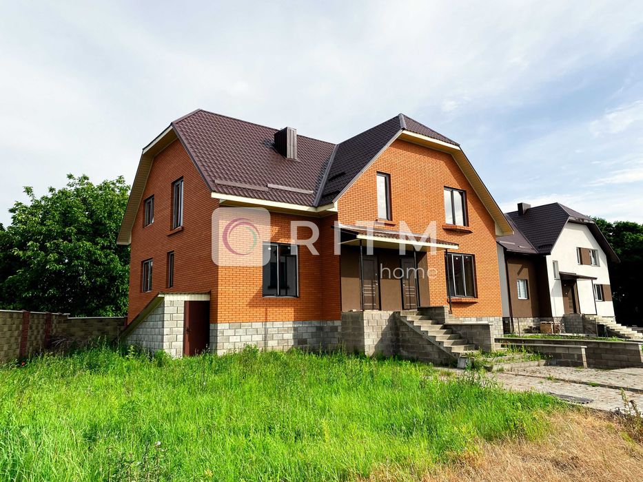 Половина будинку 187.8 м2 + 4 сот. ділянка по вул. Липлянська, Вишків.