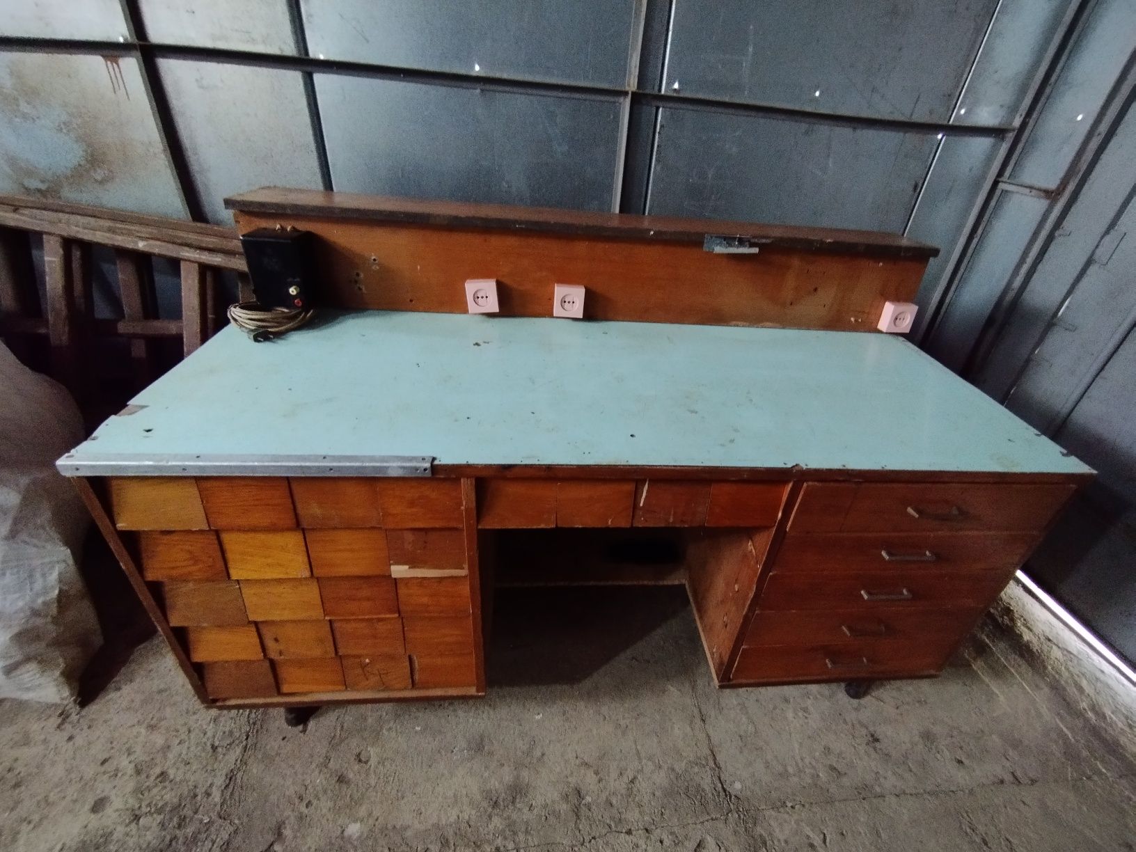 Слюсарний стіл для майстерні або гаража