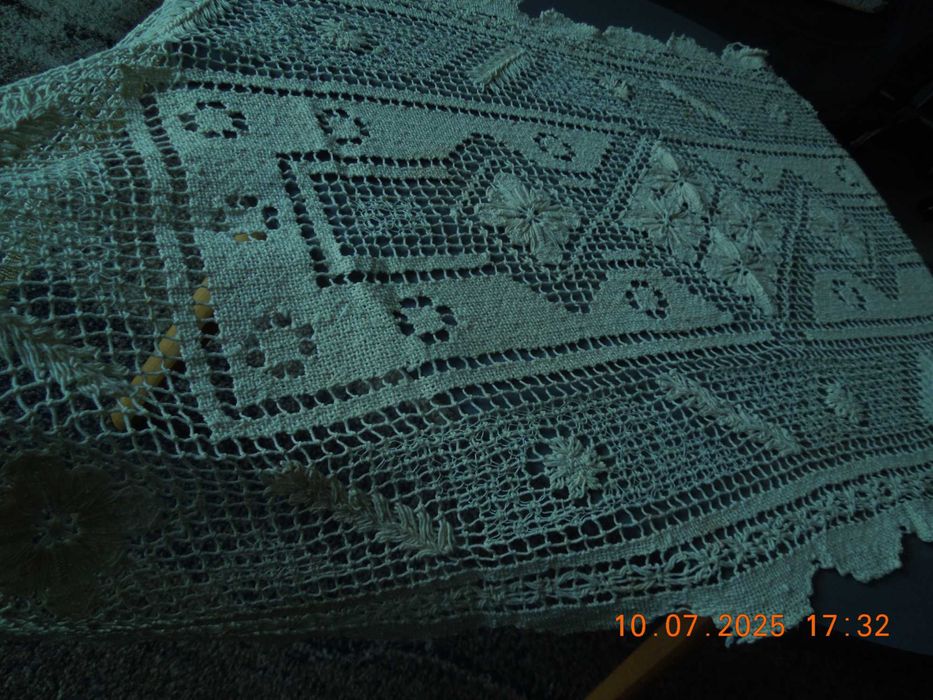 Tkany Lniany koronkowy obrusik na ławę - rękodzieło Rozmiar: 105x50cm