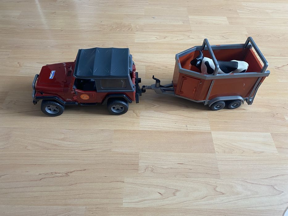 Jeep z przyczepą Bruder