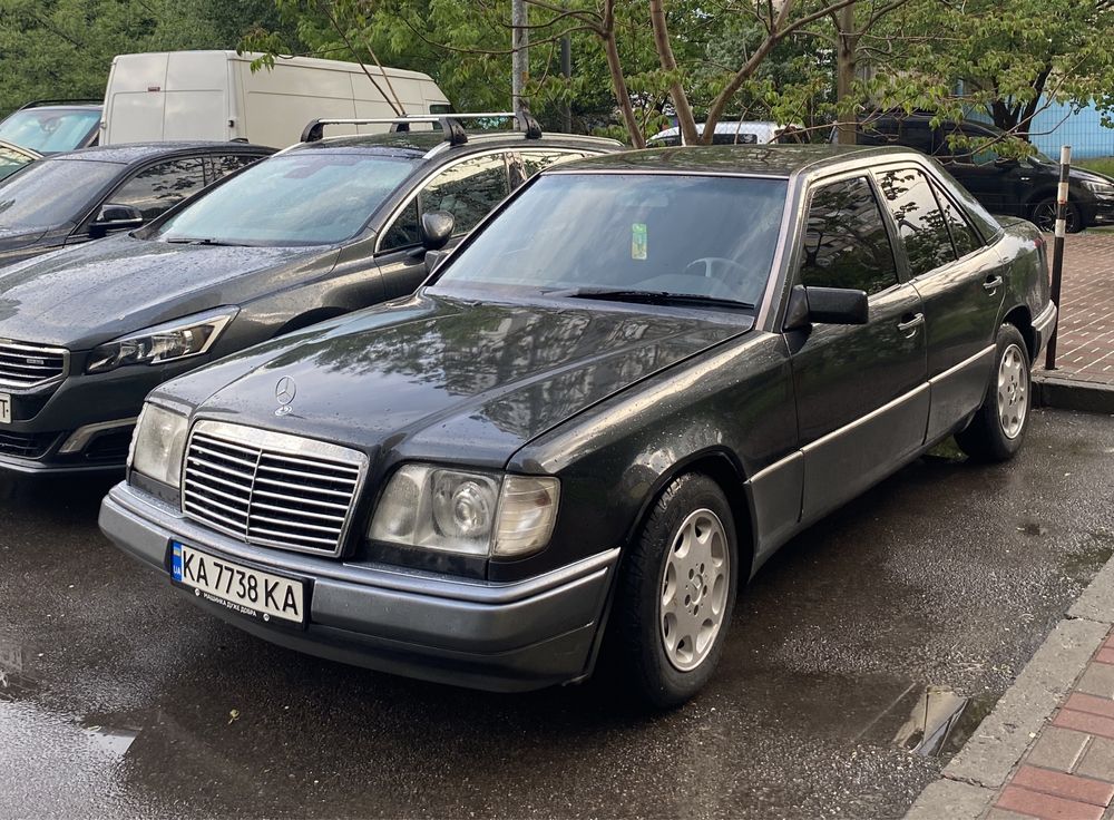 Продам лайнер. Mercedes W124 2.0 мех.